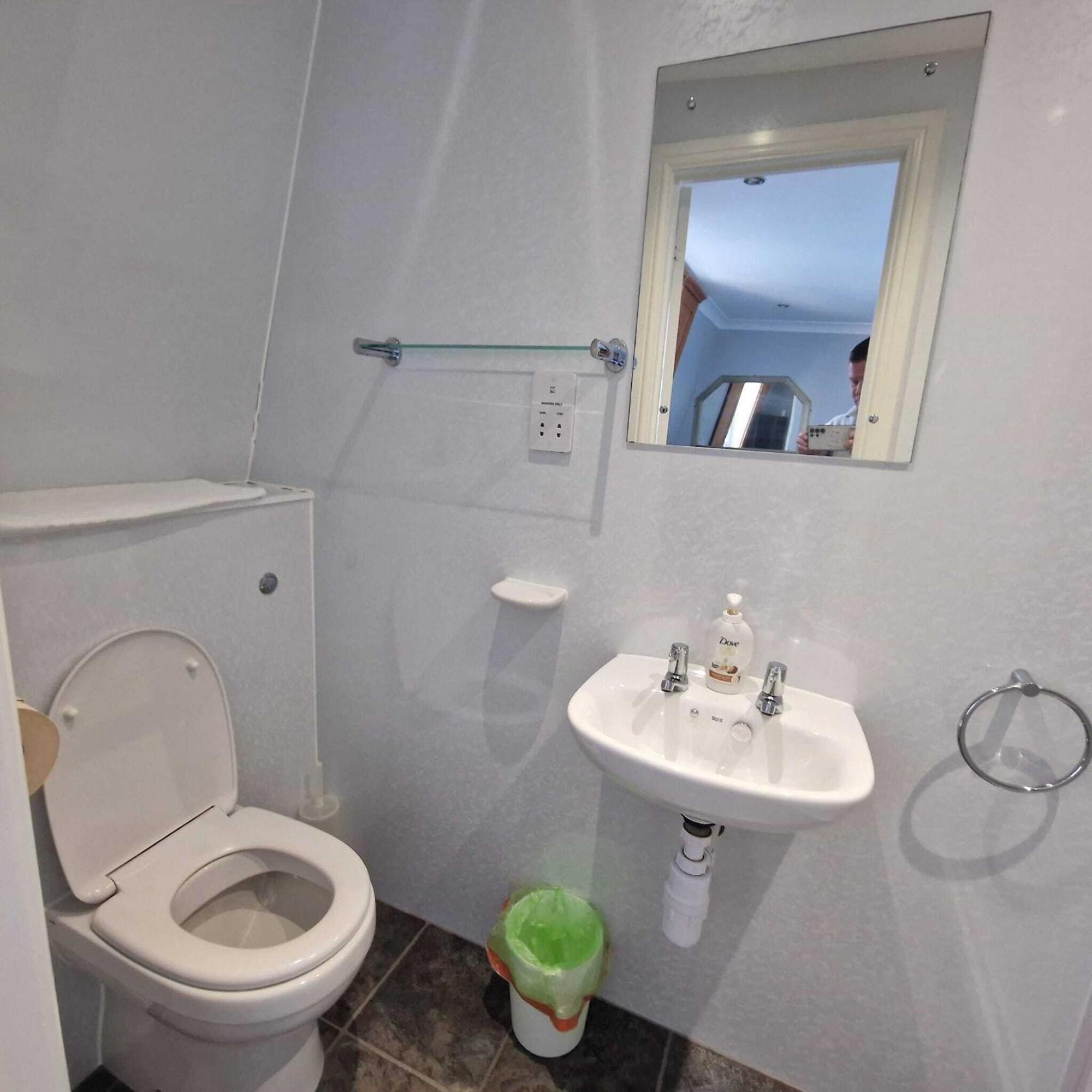 Bayliss Hall Guest house Weymouth