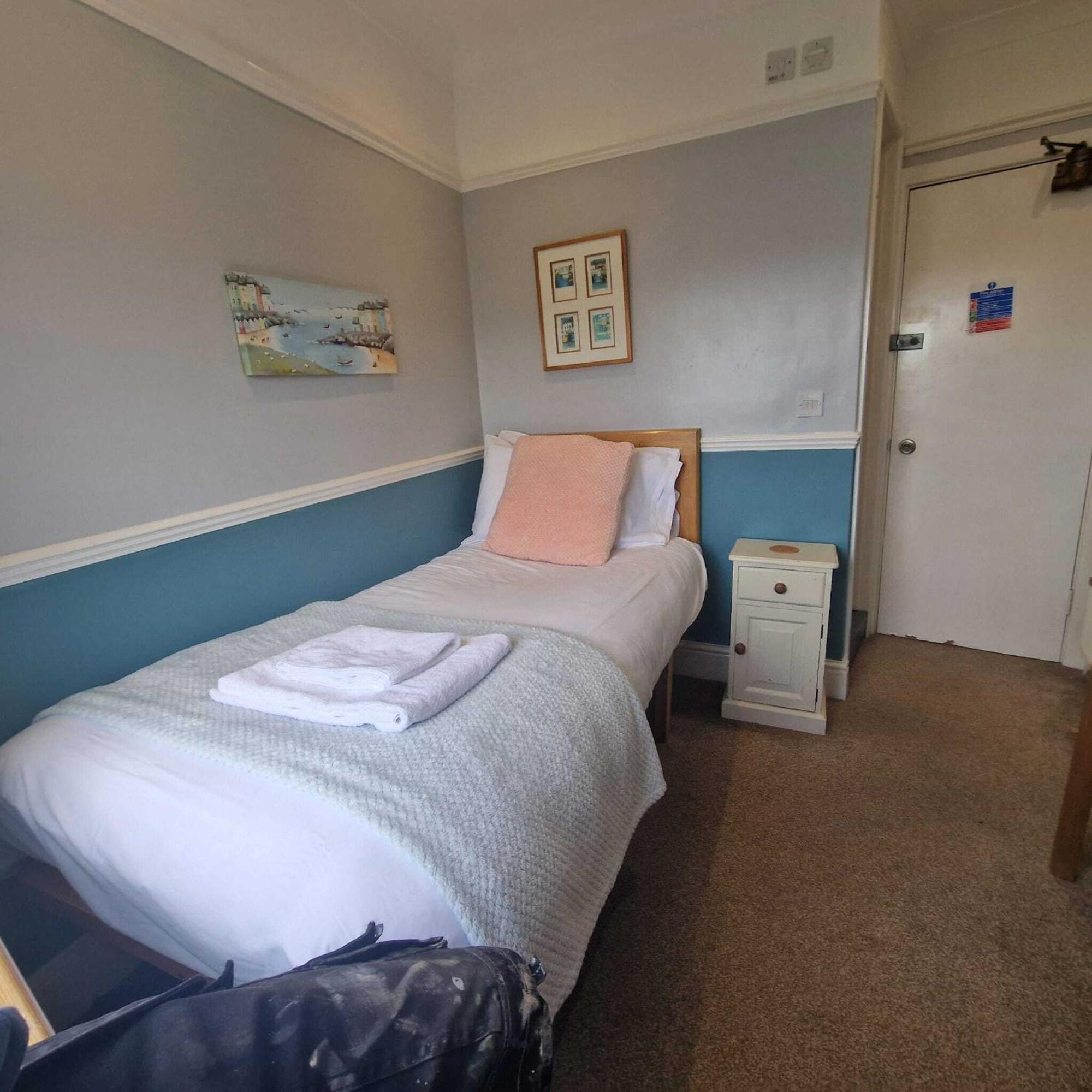 Bayliss Hall Guest house 3*